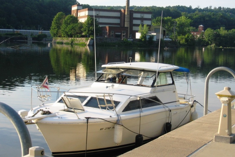 1977 F26 HT at Little Falls, NY on Erie Canal