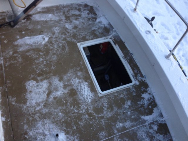 COCKPIT DECK FROZEN IN PLACE