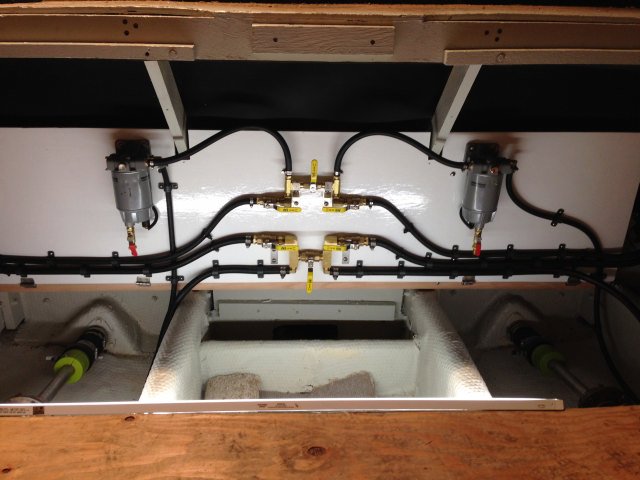 Fuel manifolds