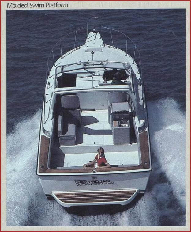 1985 9 Meter sport yacht swim platform