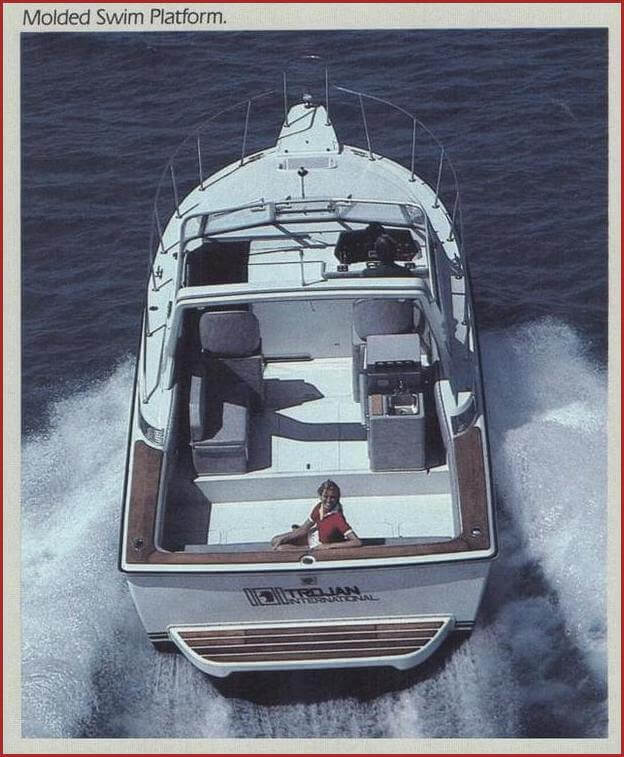 1985 9 Meter sport yacht swim platform