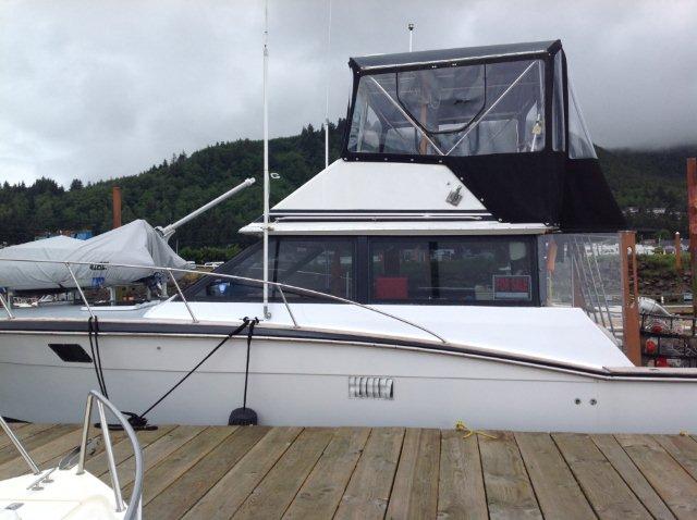 This is my boat.  Notice those pieces are missing.  I would like to replace them.