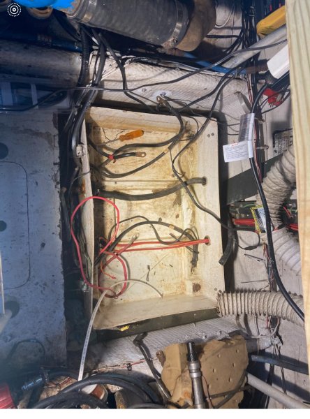 10 meter battery box trojan.jpg